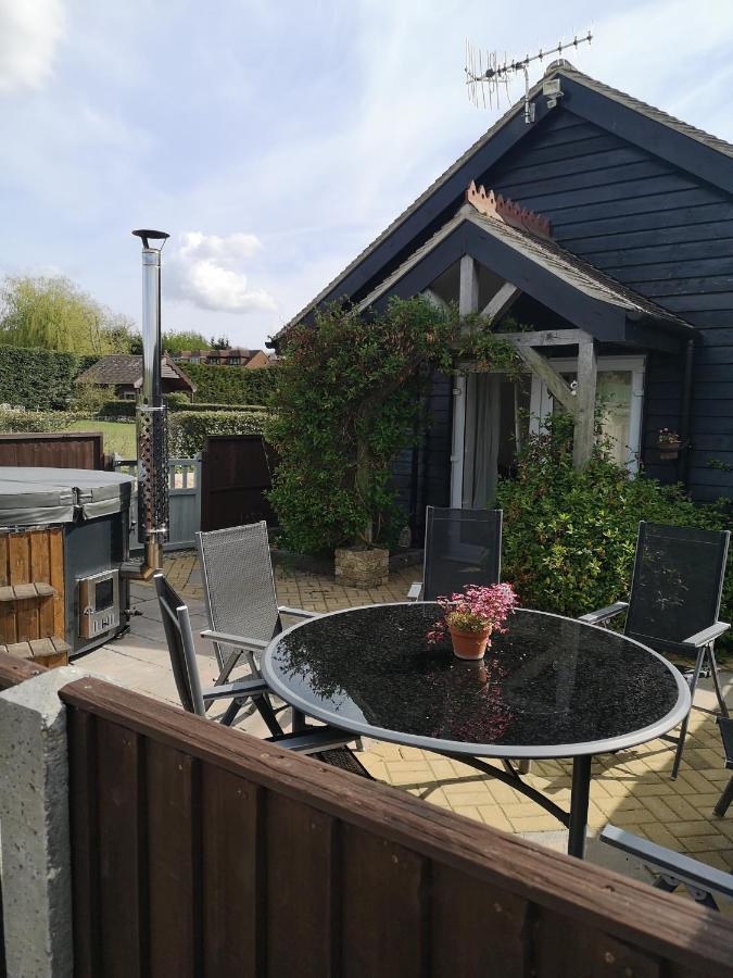Oak Cottage With Private Log Fired Hot Tub 梅德斯通 外观 照片